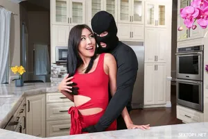 Lần đầu bú cu của em gái đồng phục học sinh 18 tuổi rất ngượng ngùng