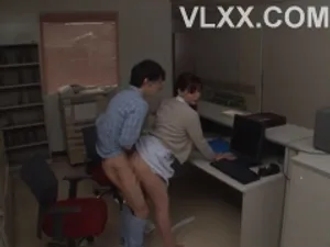 Em bán hàng rong địt nhau với khách buồi to